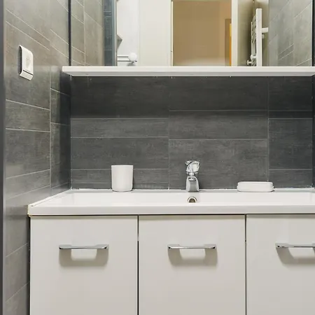 Appt 4 Personnes Plein Centre Avec Parking Apartment